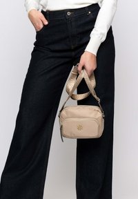 Picard - LEGERE - Cross body bag - sand Thumbnail Image 1