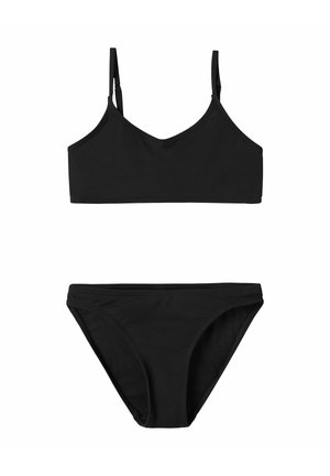 Maillot de bain deux pièces noir côtelé avec bretelles réglables sur le haut et culotte bikini taille mi-haute, présenté sur fond blanc.