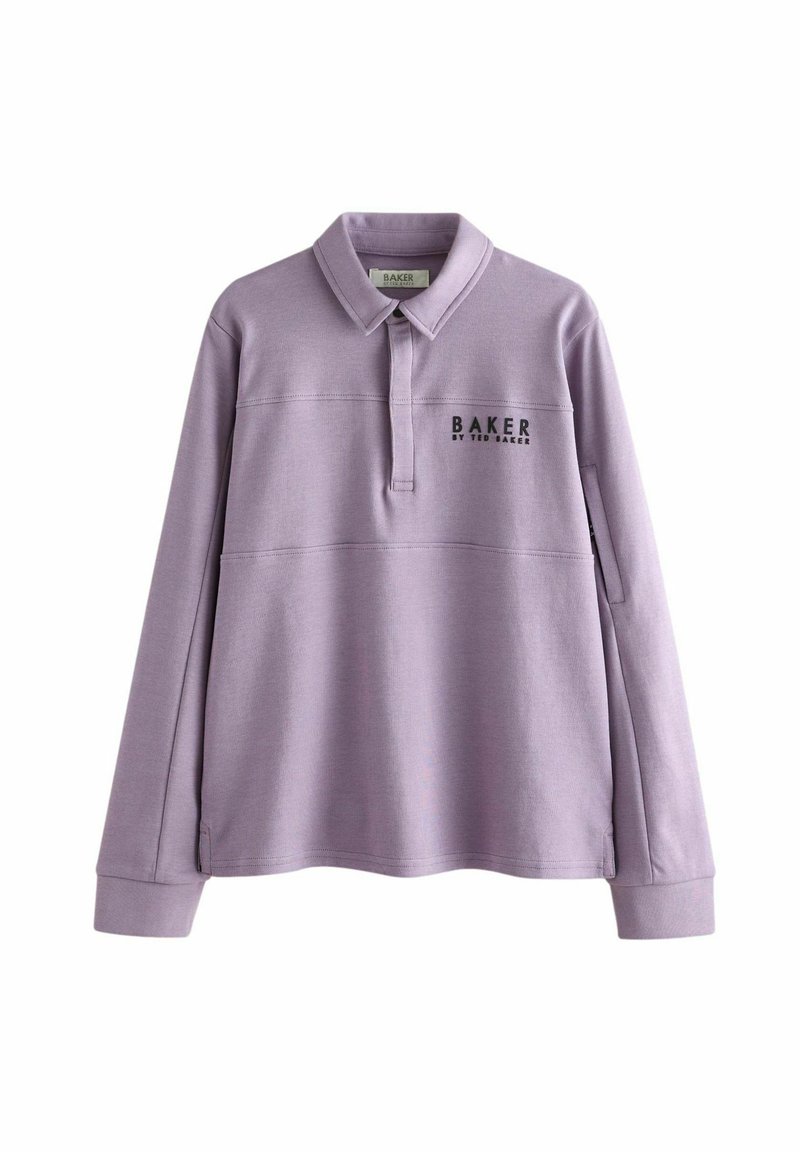 Lawendowa koszulka polo z długim rękawem, kołnierzem, plisą z guzikami i logo "BAKER BY TED BAKER" na lewej piersi.