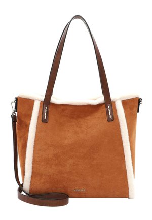 Duża brązowa torba typu tote zamszowa z białą lamówką z baranka, dwoma ciemnobrązowymi paskami na ramię i odpinanym paskiem na ramię crossbody.