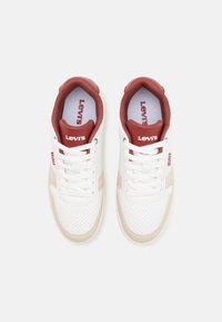 Levi's® DRIVE - Tenisice - regular white