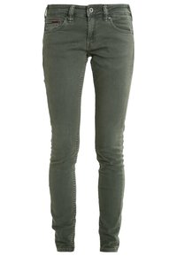 Vaqueros skinny verde oliva de mezclilla, con un diseño clásico de cinco bolsillos y detalles de costura sutiles. Acento de bolsillo con cremallera.