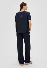 s.Oliver BLACK LABEL SCHIMMERNDEM - Bluse - navy