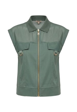 Gilet verde senza maniche con chiusura a zip e collo a risvolto, sezione superiore in mesh, tasche con patta e dettagli in metallo a forma di D sui lati anteriori.