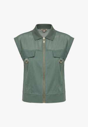 Gilet verde senza maniche con chiusura a zip e collo a risvolto, sezione superiore in mesh, tasche con patta e dettagli in metallo a forma di D sui lati anteriori.