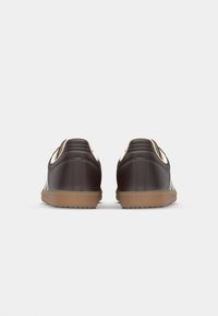 adidas Originals SAMBA OG UNISEX - Trainers - dark brown/off white