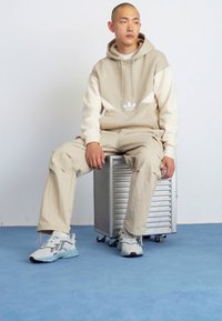 adidas Originals ESSENTIALS - Pantaloni cargo - beige