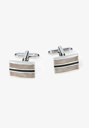 Srebrne spinki do mankietów o prostokątnym kształcie, z teksturowaną beżową powierzchnią i dwoma czarnymi paskami jako detalem. Gładkie wykończenie całości.