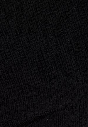 Tessuto nero con una consistenza a coste uniforme, caratterizzato da linee verticali che creano una superficie strutturata e tattile. Adatto per indumenti.