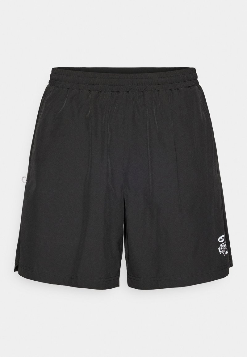 Schwarze Shorts mit elastischem Bund und einem kleinen weißen Grafikmotiv auf der unteren Vorderseite, geeignet für Freizeit- oder Sportbekleidung.