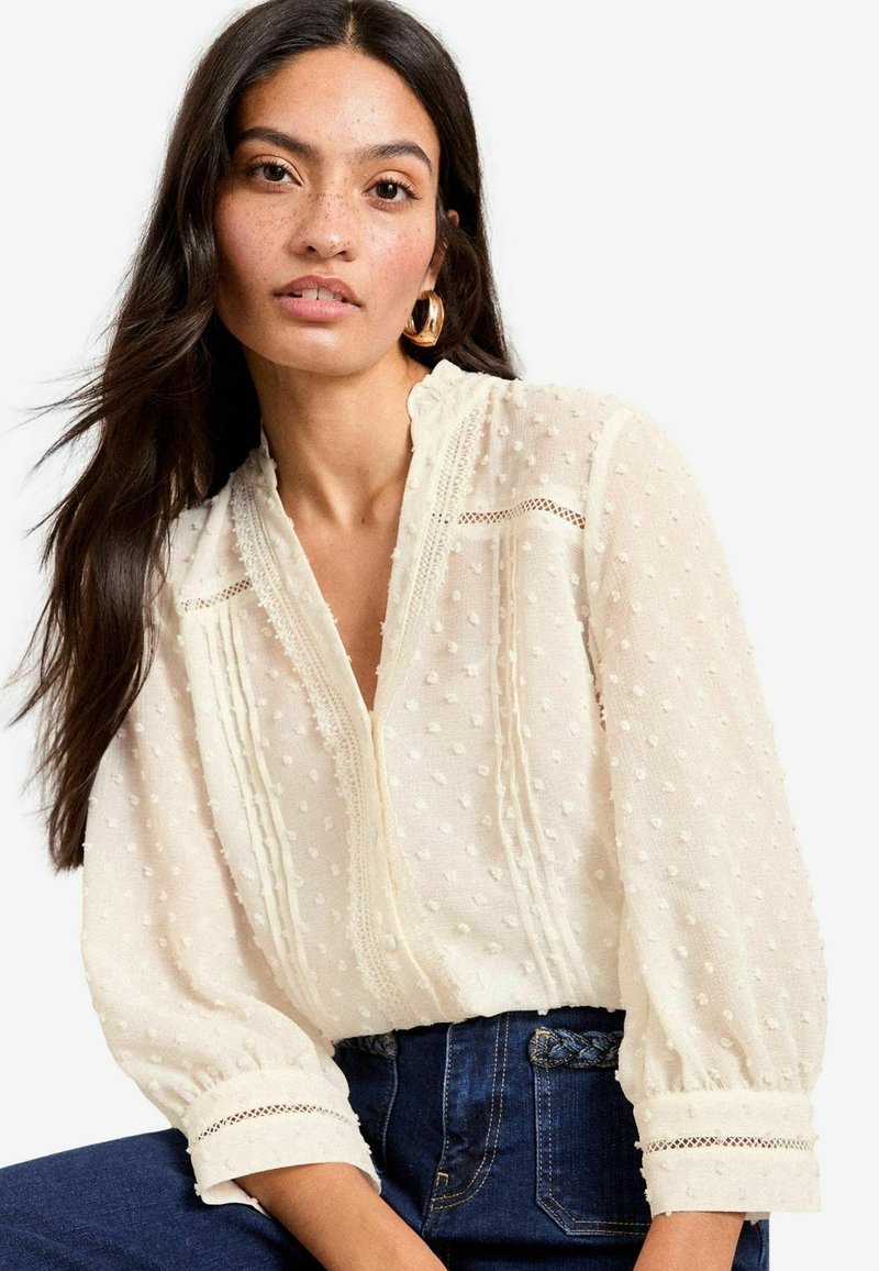 Dobby's Roses Love & Roses PETITE FIT - DOBBY NOTCH NECK 3/4 SLEEVE - Gombos blúz ...