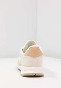 Nike Sportswear INTERNATIONALIST PRM - Sapatilhas - pale ivory/summit white/tan