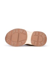Suela de zapato en goma beige con patrones de agarre texturizados y acentos elevados. Presenta un talón redondeado y una parte delantera ancha para mayor estabilidad.
