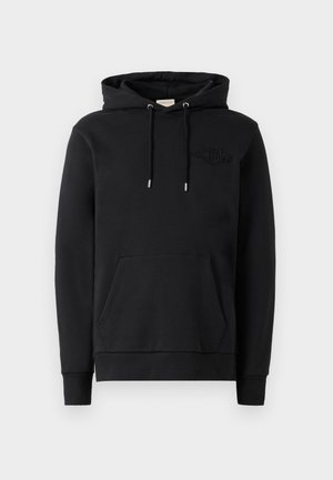 Hoodie preto feito de tecido macio, com um bolso frontal tipo bolsa, capuz ajustável com cordão e logótipo embossado no peito.