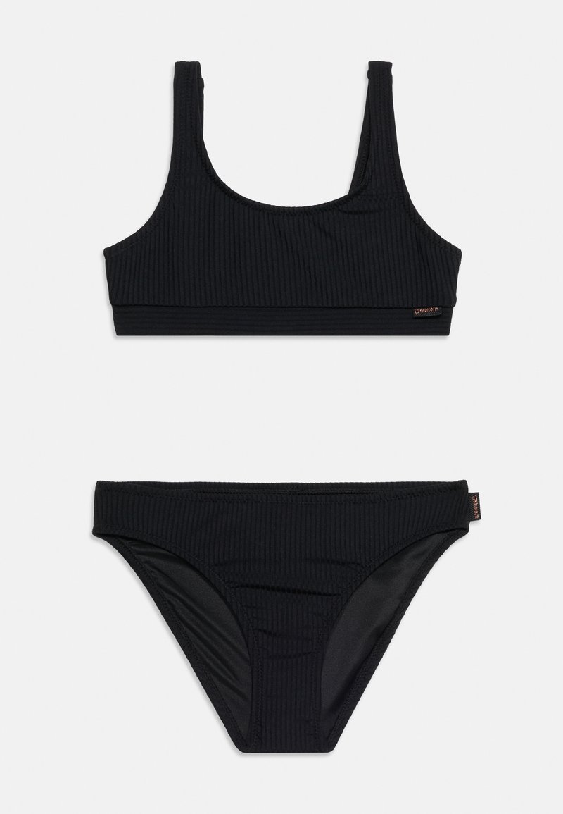 Μαύρο ριμπ ψηλόμακρο μπικίνι με τοπ σχήματος scoop και κάτω μέρος σε στυλ μπικίνι, απλωμένο σε ανοιχτό φόντο.