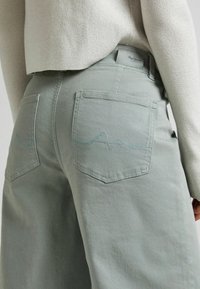Pepe Jeans TANIA - Trapezaste traperice - hydro green