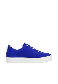 Königsblaue Wildleder-Sneaker mit weißen Schnürsenkeln, einem flachen Design und einer strukturierten Gummisohle. Keine zusätzlichen Muster oder Akzente vorhanden.