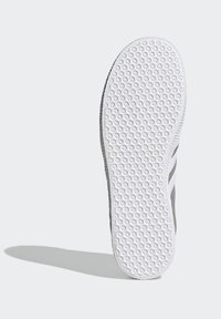 adidas Originals GAZELLE - Baskets basses - grey