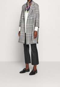 Culture Stickad tröja - beige