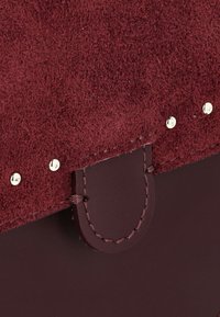 IZIA Geantă crossbody - dunkelrot