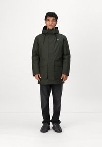 Lacoste Zimní kabát - sapwood