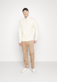Lindbergh HALF ZIP - Stickad tröja - cream white