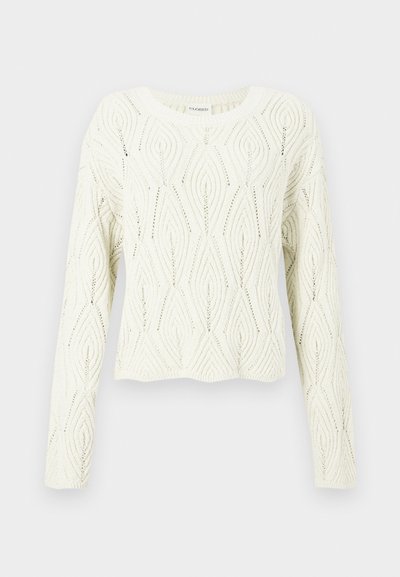 Μπεζ πλεκτό πουλόβερ με μακριά μανίκια, διακοσμημένο με γεωμετρικό σχέδιο ρόμβου και στρογγυλή λαιμόκοψη.