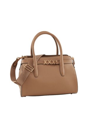 Sac à main en cuir tan avec doubles poignées supérieures, bandoulière amovible et accent logo doré à l'avant. Texture lisse, forme structurée.