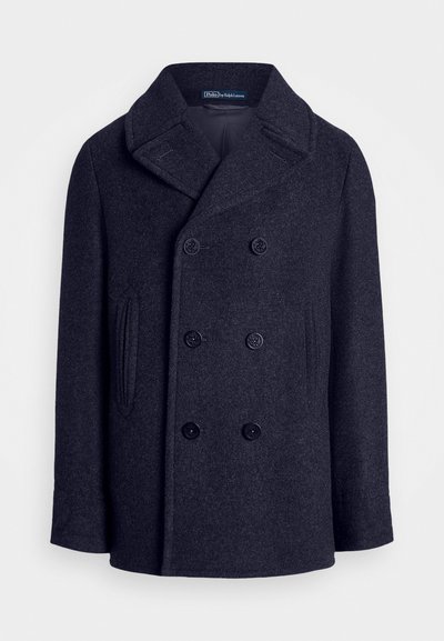 Manteau en laine bleu marine avec un design à double boutonnage, grand col à revers et deux poches latérales ; il comporte six boutons noirs.