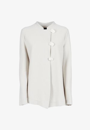 Giacca a maniche lunghe color bianco sporco con texture, colletto alla coreana e tre grandi bottoni asimmetrici sulla parte anteriore.