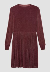 Bordowa sukienka z długim rękawem wykonana z fakturowanej, błyszczącej tkaniny, z dopasowanym gorsetem i plisowaną spódnicą, z okrągłym dekoltem i elastycznymi mankietami.