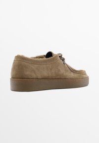 Massimo Dutti Sportlicher Schnürer - sand