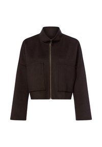 Korte zwarte zip-up jas gemaakt van zachte stof, met een hoge kraag en twee grote voorzakken. Lange, brede mouwen.