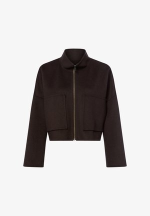 Gekürzte schwarze Zip-Jacke aus weichem Stoff, mit hohem Kragen und zwei großen vorderen Taschen. Lange, weite Ärmel.