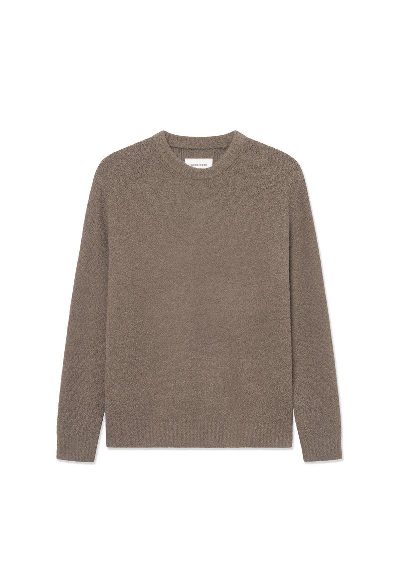 Pull ras du cou de couleur marron neutre, avec un tissu tricoté texturé, des manches longues et des bords côtelés.