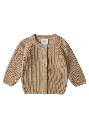 Beige gestrickte Strickjacke mit rundem Ausschnitt, Raglanärmeln und fünf Knöpfen vorne. Mit strukturiertem Rippmuster durchgehend.