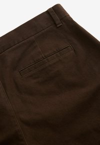 Next SLIM FIT STRETCH - Hlače chino - chocolate brown