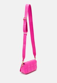 JOOP! Jeans ORDINE CUCITURA LUZI SHOULDERBAG  - Torba čez telo - pink