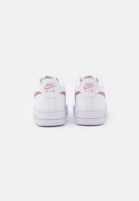Nike Sportswear AIR FORCE 1 07 - Sapatilhas - white/pink prime