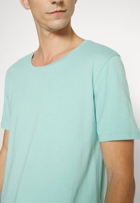Lee SHAPED TEE - T-shirt básica - mint blue