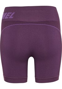 Paarse sportieve shorts van ribbelstof, met een brede tailleband met "MEL" branding en een gladde textuur aan de randen.