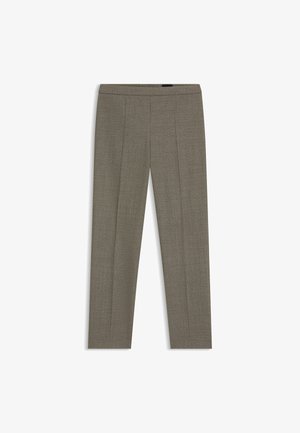 Pantaloni in un tessuto verde opaco e strutturato; design a gamba dritta con due pinces frontali e una cintura liscia. Nessuna tasca visibile.