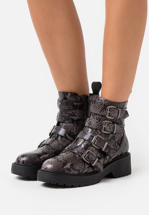 Bullboxer, Bottines à plateau - grey