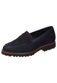 Marineblauwe suède instappers met een moccasin-stijl neus, voorzien van een decoratieve band over de wreef en een robuuste rubberen zool met duidelijke profiel.