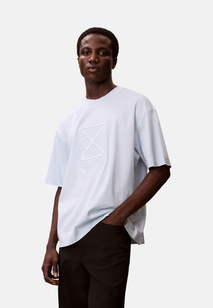 SS RLXD PREMIUM INTERLOCK EMBLEM - Camiseta estampada - plein air