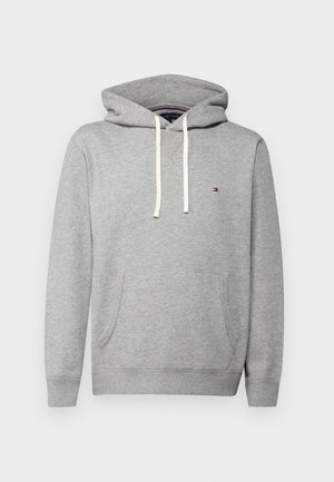 Szürke kapucnis pulóver puha fleece anyagból, elülső zsebbel, húzózsinórral és egy kis logós díszítéssel a mellkasán.