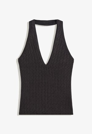 Schwarzes ärmelloses Oberteil mit tiefem V-Ausschnitt, das mit einem strukturierten Kabelstrickmuster und einem taillierten Design ausgestattet ist.