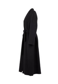 Cappotto lungo nero realizzato in misto lana, con colletto sagomato, vita cintrata da una cintura e fessure laterali per una maggiore libertà di movimento.