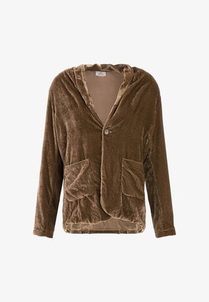 Braune Samtkapuzenjacke mit einem einzelnen Knopfverschluss, zwei aufgesetzten Taschen vorne und einem weichen, strukturierten Aussehen.