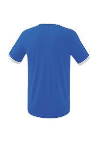 T-shirt à manches courtes en tissu bleu vif, avec des accents blancs aux manches, texture lisse et ourlet arrondi.